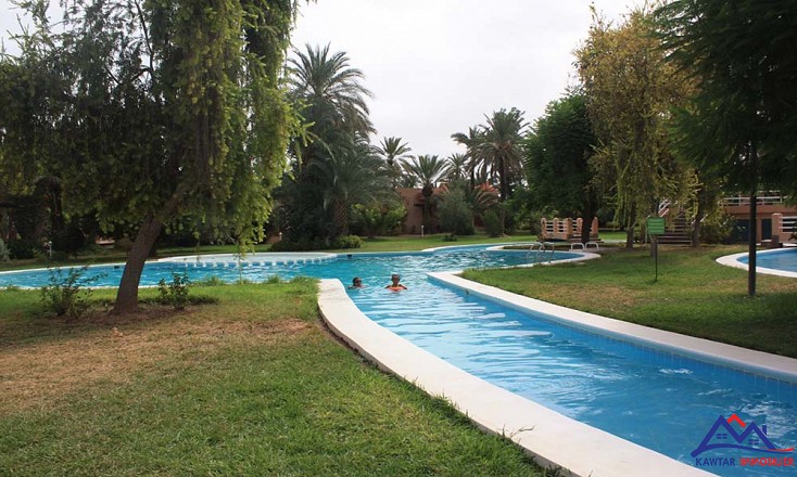 En vente villa avec piscine collective 13