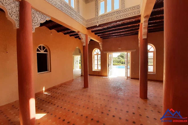 Jolie villa avec piscine 12