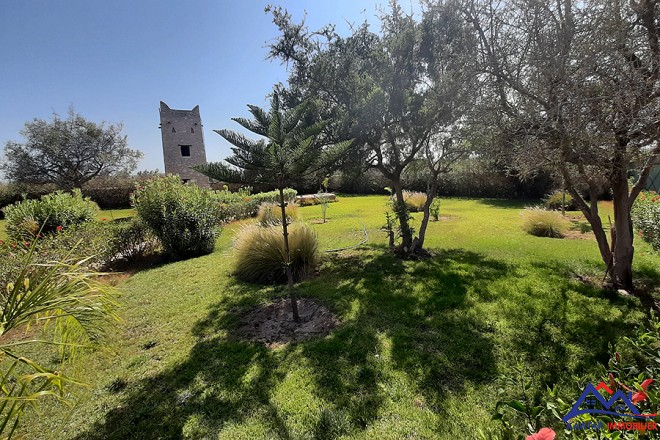 Jolie villa avec piscine 1
