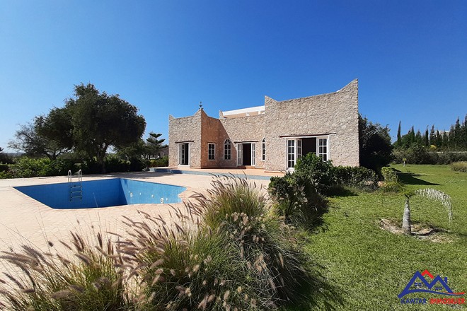 Jolie villa avec piscine 9