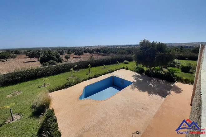 Jolie villa avec piscine 32