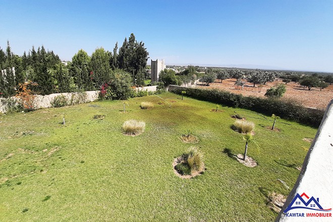 Jolie villa avec piscine 33