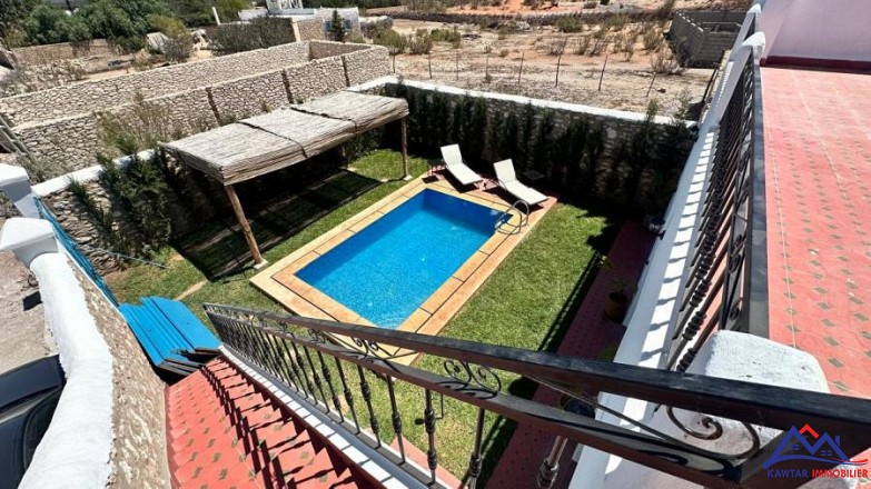 Villa avec Piscine et Terrasse Vue Dégagée à louer 25