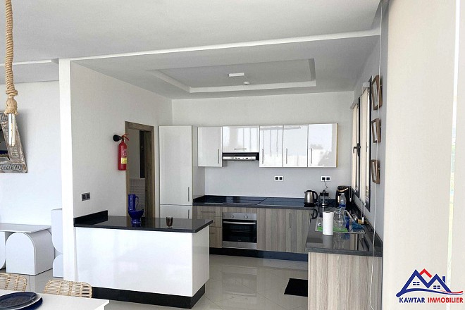 **Découvrez cette superbe villa nichée au cœur d'une résidence privée et sécurisée, offrant un cadre de vie exceptionnel et une vue imprenable sur la mer et les îles d'Essaouira.** 7