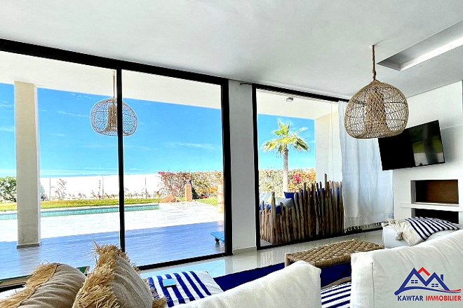 **Découvrez cette superbe villa nichée au cœur d'une résidence privée et sécurisée, offrant un cadre de vie exceptionnel et une vue imprenable sur la mer et les îles d'Essaouira.** 20