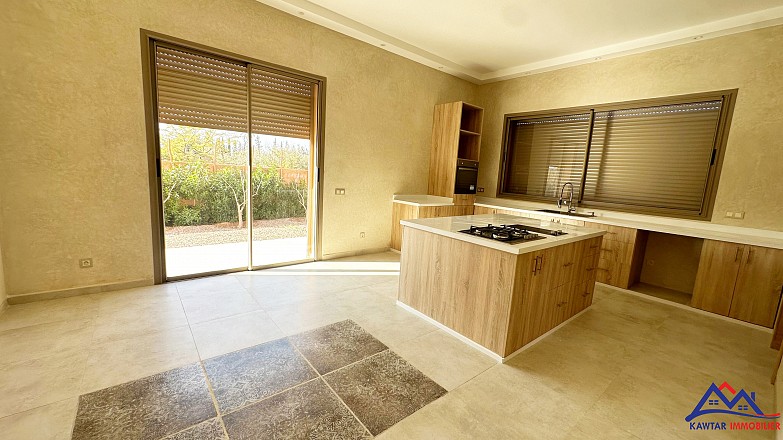 Villa neuve à vendre – Route de Fès 25