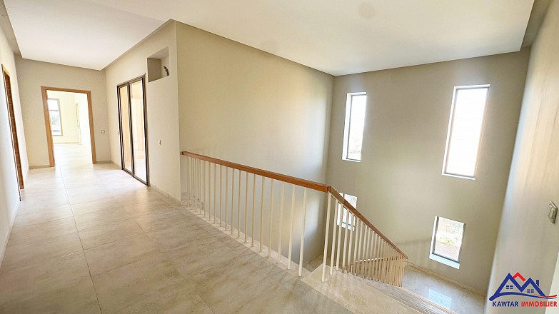 Villa neuve à vendre – Route de Fès 12