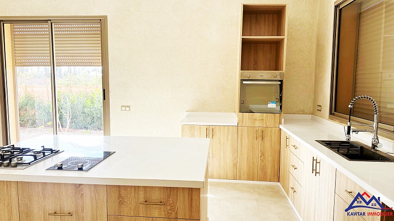 Villa neuve à vendre – Route de Fès 22