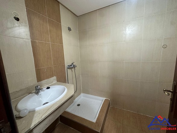 À VENDRE – Appartement spacieux au cœur du quartier Victor Hugo  12