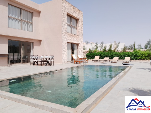 Superbe villa avec piscine sur un terrain de 1 000 m² – Titre foncier 1