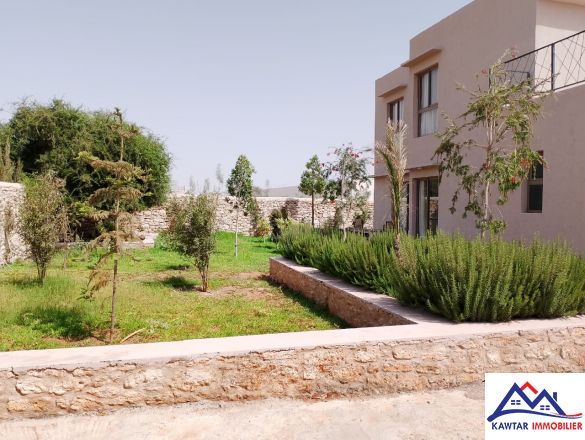 Superbe villa avec piscine sur un terrain de 1 000 m² – Titre foncier 2
