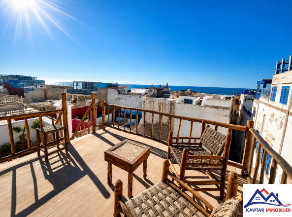 RARE OPPORTUNITÉ AU CŒUR DE LA MÉDINA D’ESSAOUIRA – RIAD DE CHARME AVEC VUE PANORAMIQUE ET FORT POTENTIEL 1
