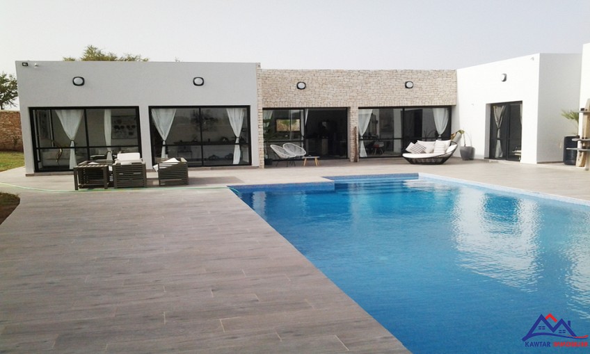 Jolie villa avec deux piscines