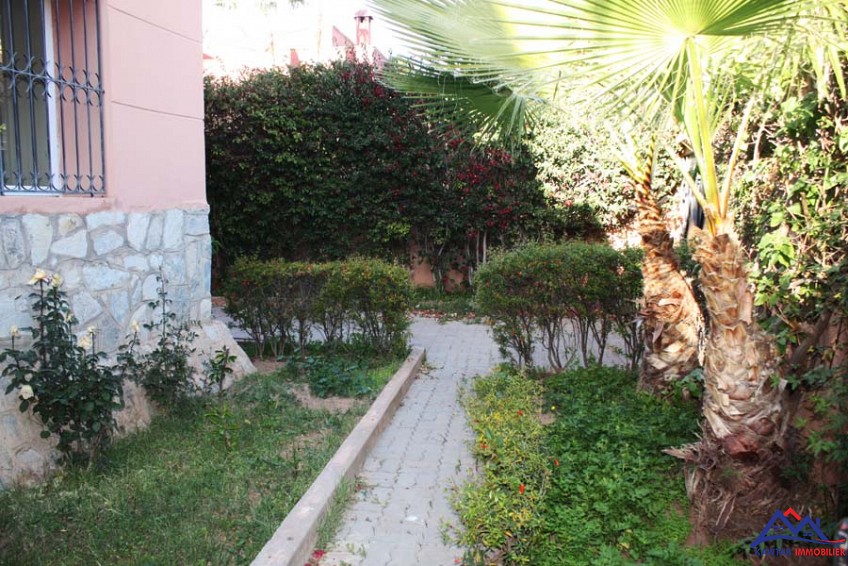 Villa 300 m² f Route de Casablanca — 2