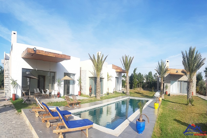 Villa contemporaine avec piscine à débordement