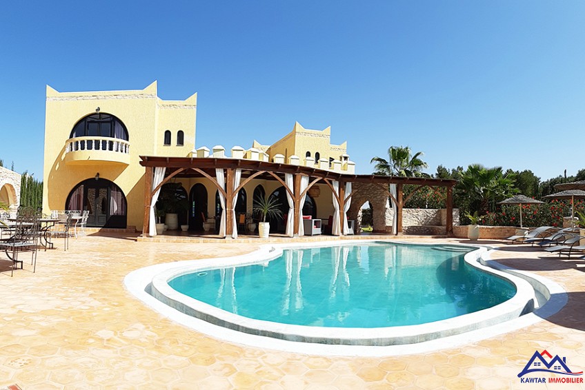 Splendide villa avec jolie piscine