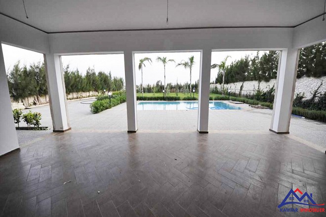 Villa avec piscine et jardin 8