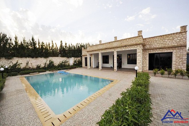Villa avec piscine et jardin 16