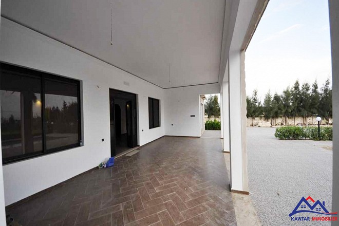 Villa avec piscine et jardin 14