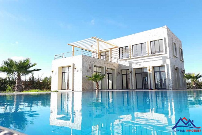 Charmante villa avec piscine 1