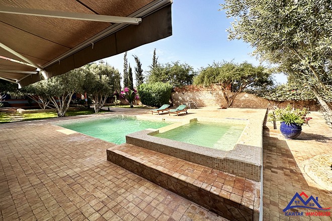 Splendide villa de 4 chambre avec piscine et Jacuzzi 1