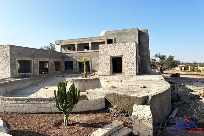 villa semi finie avec piscine sur la route de Marrakech 8