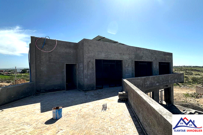 Villa Titrée Semi-Finie à Vendre – Terrain 1000 m² / Surface Habitable 240 m² 2