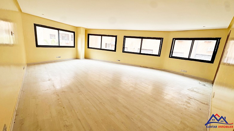 À Louer – Grand Bureau au Cœur de Guéliz – Vue sur l’Avenue Mohammed V 4