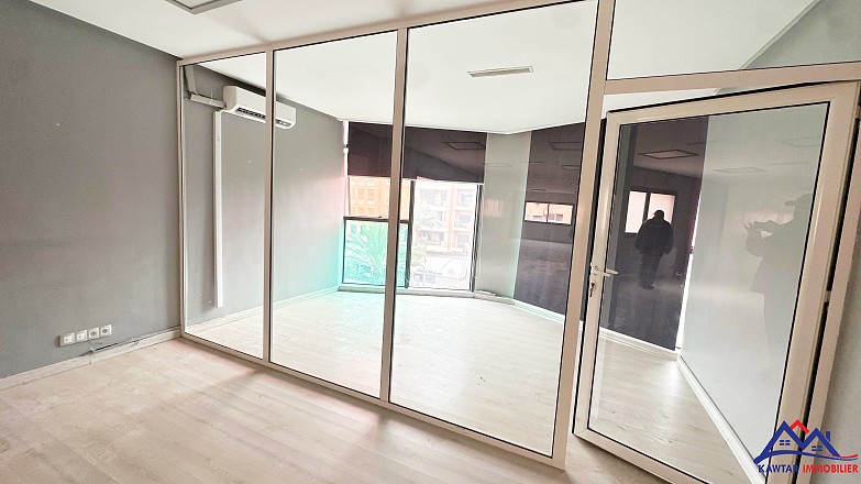 À Louer – Grand Bureau au Cœur de Guéliz – Vue sur l’Avenue Mohammed V 6
