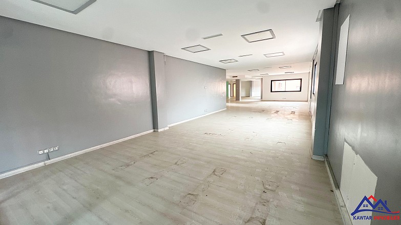 À Louer – Grand Bureau au Cœur de Guéliz – Vue sur l’Avenue Mohammed V 1