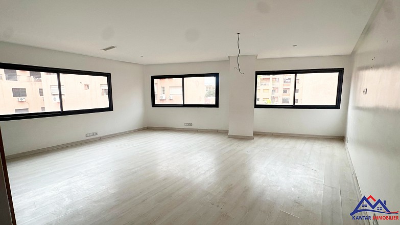 À Louer – Grand Bureau au Cœur de Guéliz – Vue sur l’Avenue Mohammed V 7