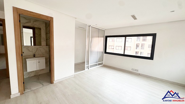 À Louer – Grand Bureau au Cœur de Guéliz – Vue sur l’Avenue Mohammed V 8