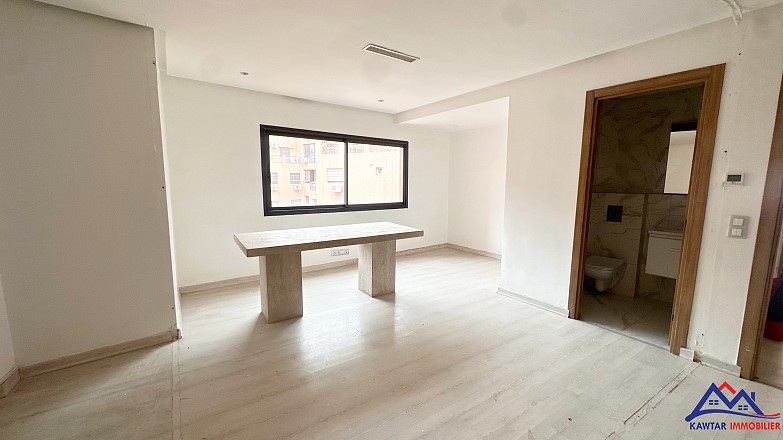 À Louer – Grand Bureau au Cœur de Guéliz – Vue sur l’Avenue Mohammed V 10