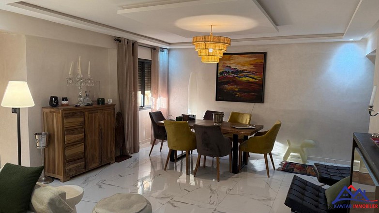 DUPLEX SPACIEUX AVEC COUR PRIVATIVE – VICTOR HUGO 3