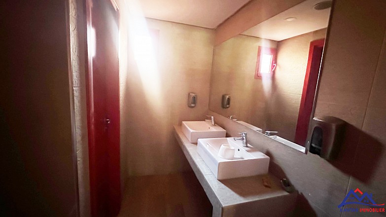 LOCAL COMMERCIAL À LOUER – VICTOR HUGO 6