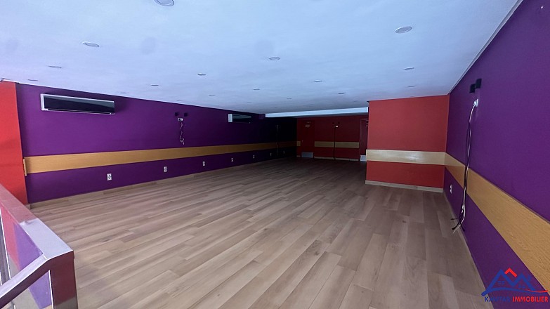 LOCAL COMMERCIAL À LOUER – VICTOR HUGO 1