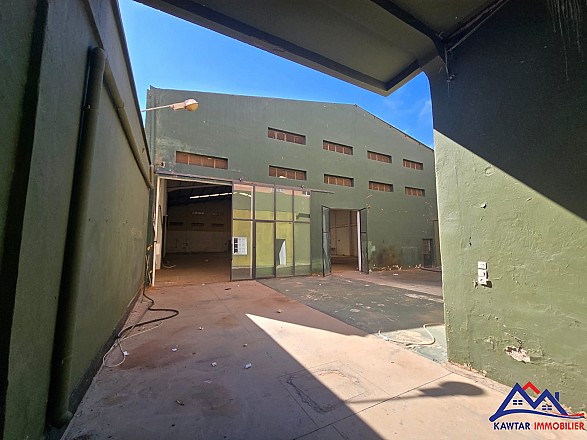 ENTREPÔT COMMERCIAL TITRÉ – À VENDRE  1