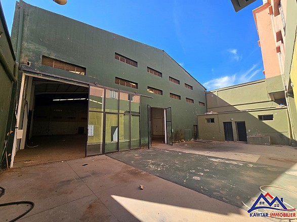 ENTREPÔT COMMERCIAL TITRÉ – À VENDRE  2