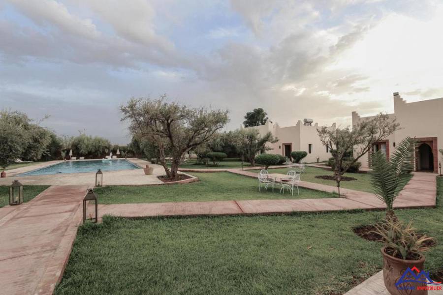 Domaine d’Exception à Usage Touristique – À Vendre Route de Ouarzazate