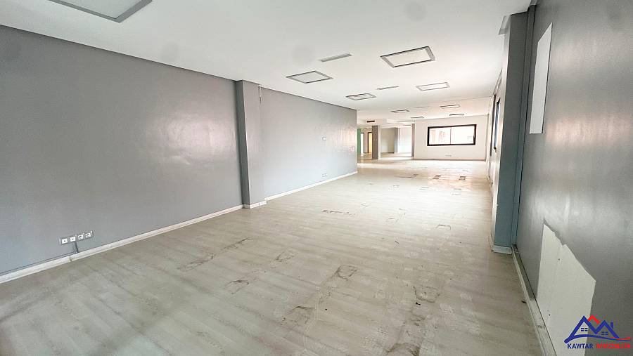 À Louer – Grand Bureau au Cœur de Guéliz – Vue sur l’Avenue Mohammed V